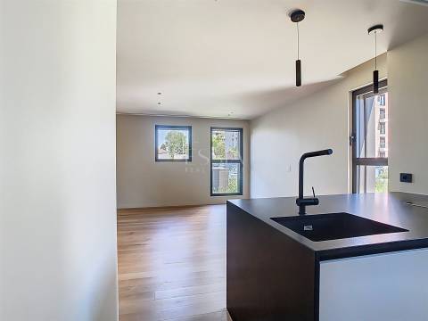 Apartamento T1 Novo na Prelada com Garagem