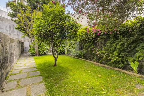 Moradia T5 de Charme com Jardim de 122 m2 no Bonfim