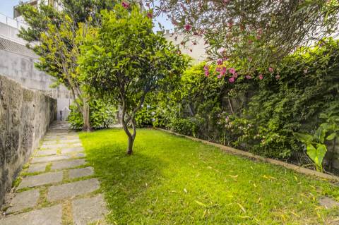 Moradia T5 de Charme com Jardim de 122 m2 no Bonfim