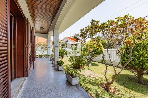 Moradia Isolada T4+1 em Miramar