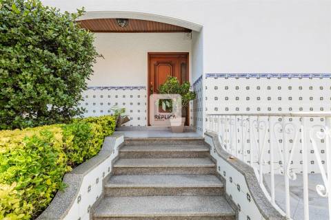 Moradia Isolada T4+1 em Miramar