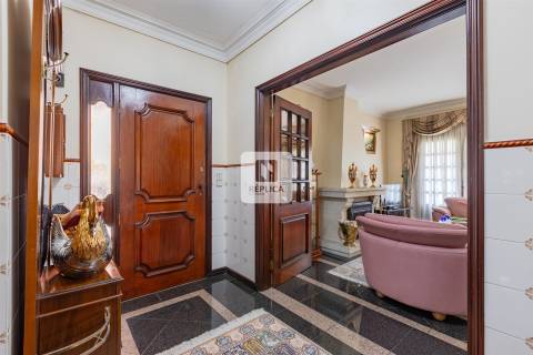 Moradia Isolada T4+1 em Miramar