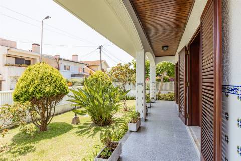 Moradia Isolada T4+1 em Miramar