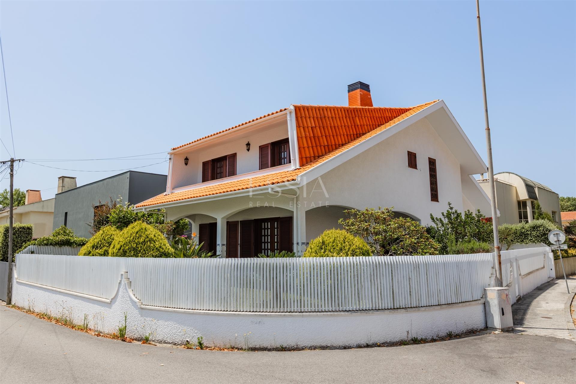 Moradia Isolada T4+1 em Miramar