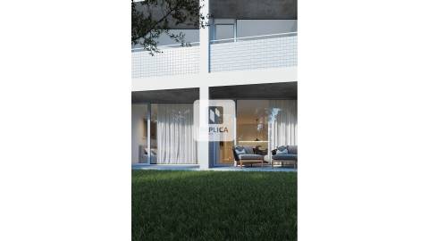 Apartamento TO com Terraço Privativo de 25m2 no Centro da Cidade do Porto