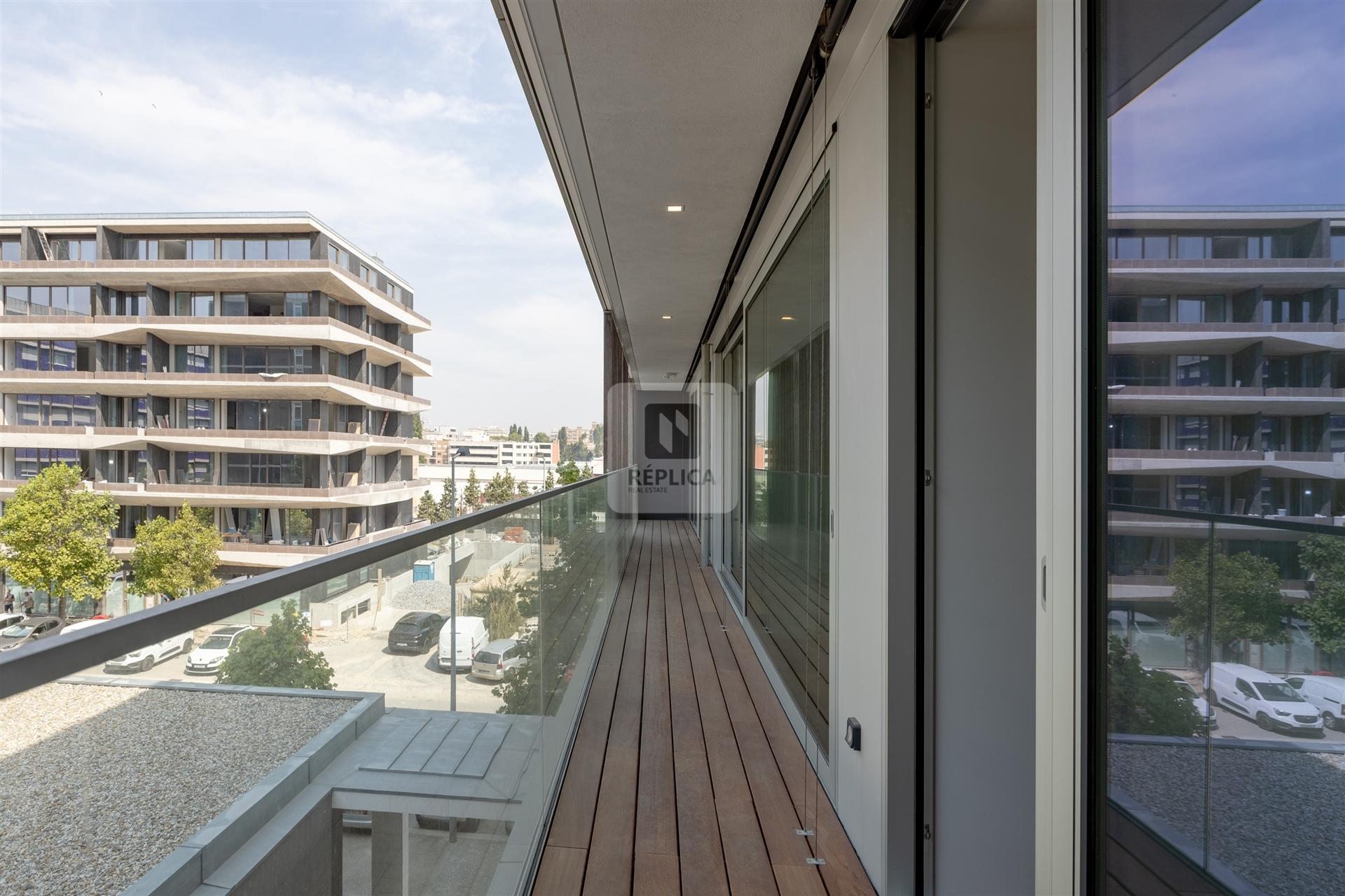 Apartamento T2 com Varanda e Garagem em Matosinhos Sul