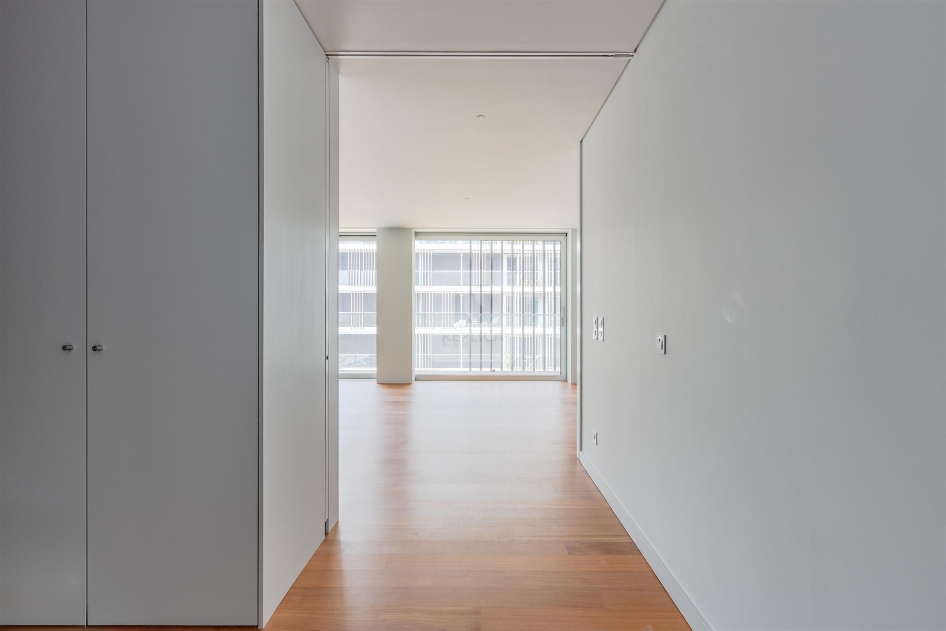 Apartamento T2 com Varanda e Garagem em Matosinhos Sul