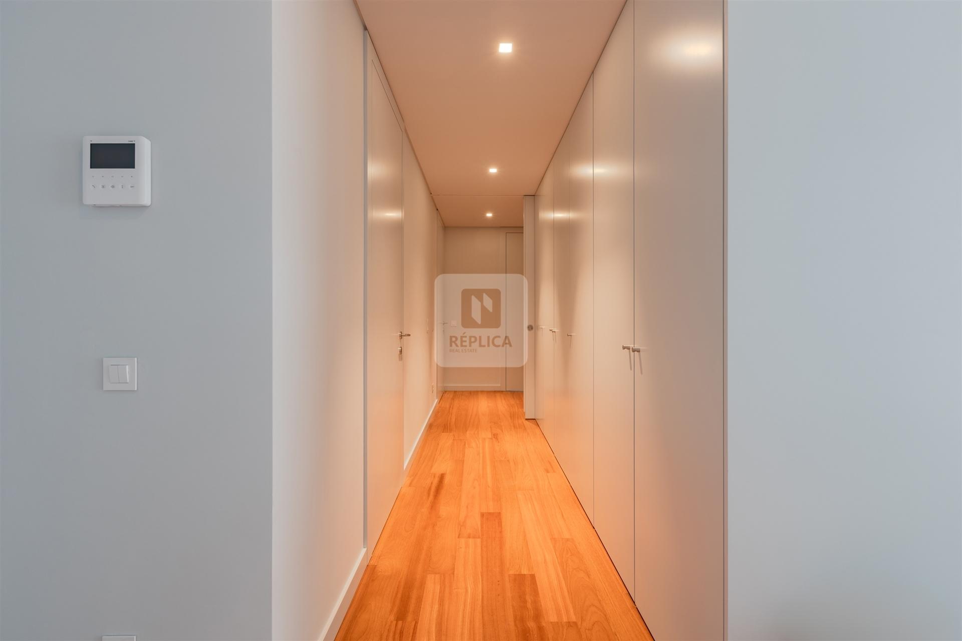 Apartamento T2 com Varanda e Garagem em Matosinhos Sul