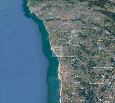 Moradia V5 com Piscina e Deck em São Félix da Marinha