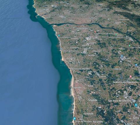 Moradia V5 com Piscina e Deck em São Félix da Marinha