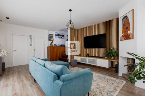 Moradia T4 Dúplex Remodelada em Águas Santas