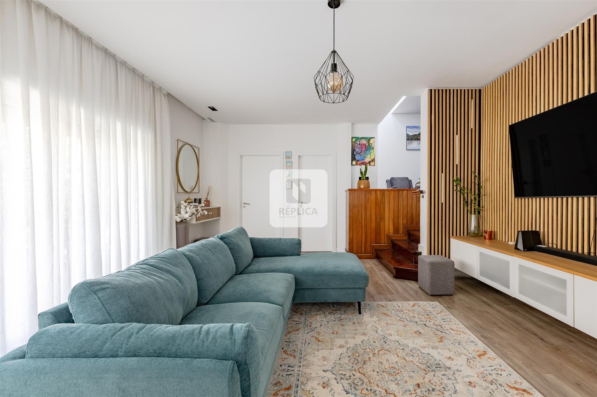 Moradia T4 Dúplex Remodelada em Águas Santas