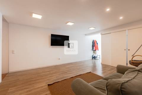 Moradia T4 Dúplex Remodelada em Águas Santas