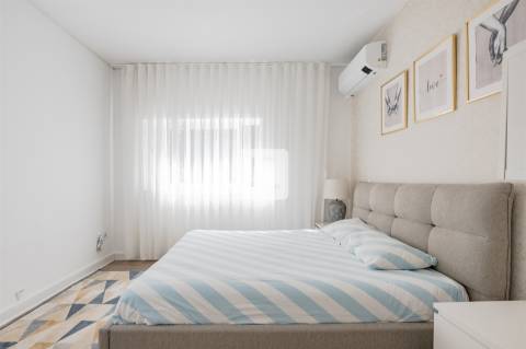 Moradia T4 Dúplex Remodelada em Águas Santas