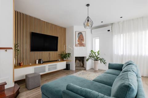 Moradia T4 Dúplex Remodelada em Águas Santas