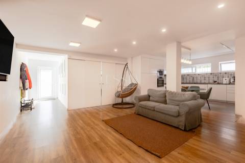 Moradia T4 Dúplex Remodelada em Águas Santas