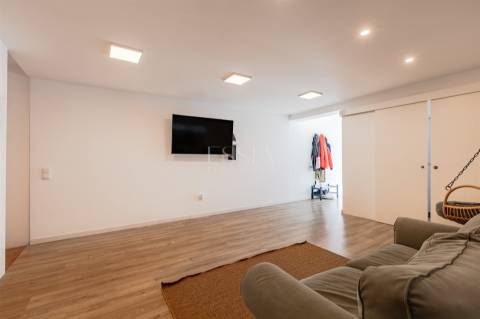 Moradia T4 Dúplex Remodelada em Águas Santas