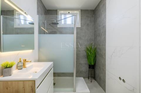 Moradia T4 Dúplex Remodelada em Águas Santas