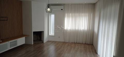 Moradia T4 Dúplex Remodelada em Águas Santas