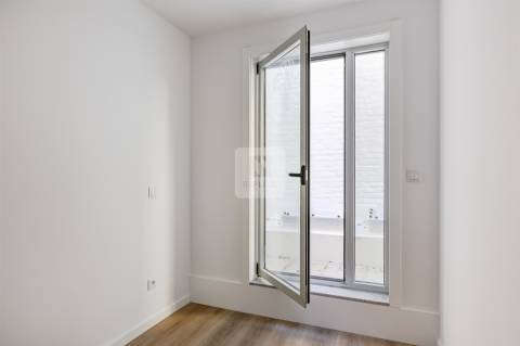 Moradia Triplex T3+1 com Varandas e Garagem no Marquês