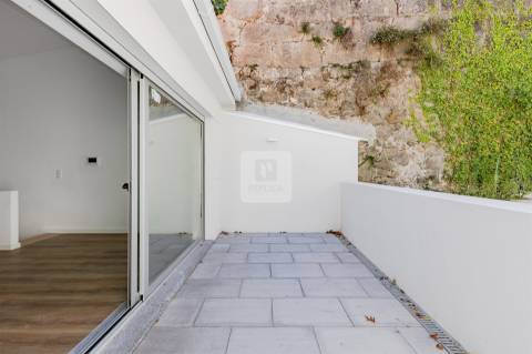 Moradia Triplex T3+1 com Varandas e Garagem no Marquês