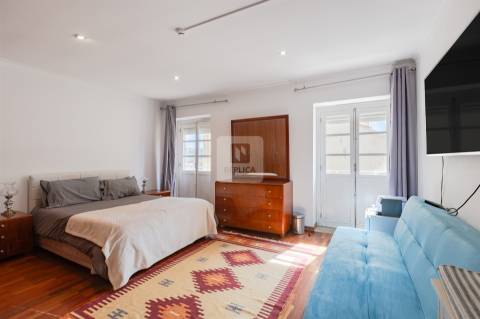 Moradia T3+1 Mobilada no Centro Histórico do Porto com Vistas para Rio Douro