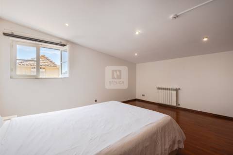 Moradia T3+1 Mobilada no Centro Histórico do Porto com Vistas para Rio Douro