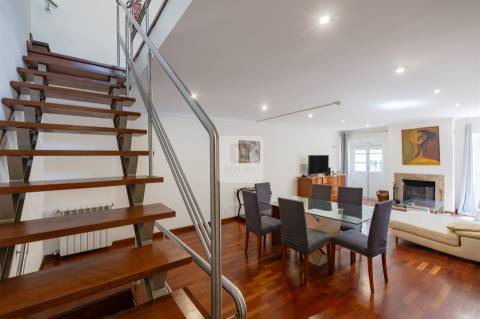 Moradia T3+1 Mobilada no Centro Histórico do Porto com Vistas para Rio Douro