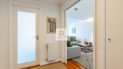 Apartamento T1 Mobilado para Arrendamento com Varanda e Garagem no Aviz