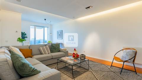 Apartamento T1 Mobilado para Arrendamento com Varanda e Garagem no Aviz