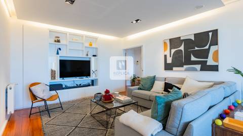 Apartamento T1 Mobilado para Arrendamento com Varanda e Garagem no Aviz