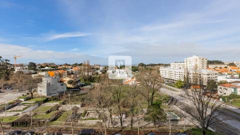 Apartamento T1 Mobilado para Arrendamento com Varanda e Garagem no Aviz