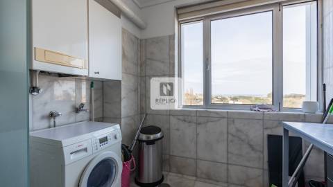 Apartamento T1 Mobilado para Arrendamento com Varanda e Garagem no Aviz