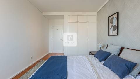 Apartamento T1 Mobilado para Arrendamento com Varanda e Garagem no Aviz