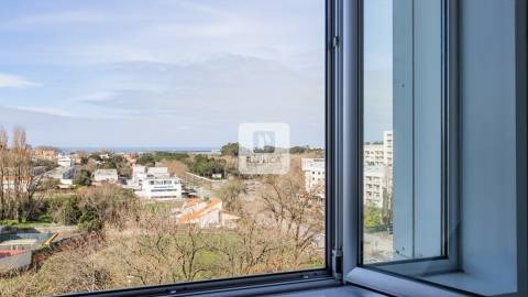 Apartamento T1 Mobilado para Arrendamento com Varanda e Garagem no Aviz