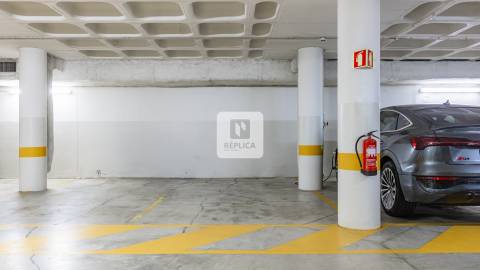 Apartamento T1 Mobilado para Arrendamento com Varanda e Garagem no Aviz
