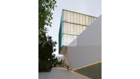 Apartamento T2 com Varandas e Garagem no Porto Art Square