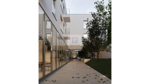 Apartamento T2 com Varandas e Garagem no Porto Art Square