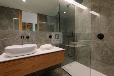 Apartamento T2 com Varandas e Garagem no Porto Art Square