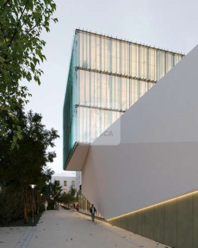 Apartamento T2 com Varandas e Garagem no Porto Art Square