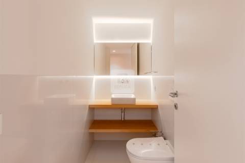 T3 Remodelado no Campo Alegre com Garagem em Condomínio Fechado