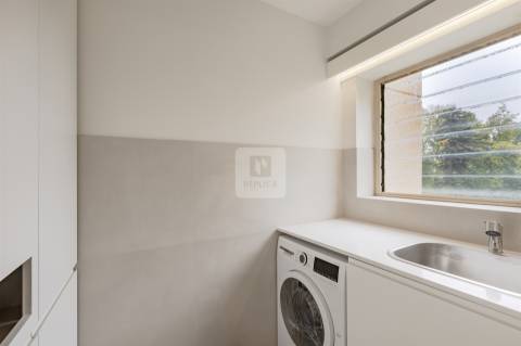 T3 Remodelado no Campo Alegre com Garagem em Condomínio Fechado