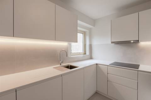 T3 Remodelado no Campo Alegre com Garagem em Condomínio Fechado