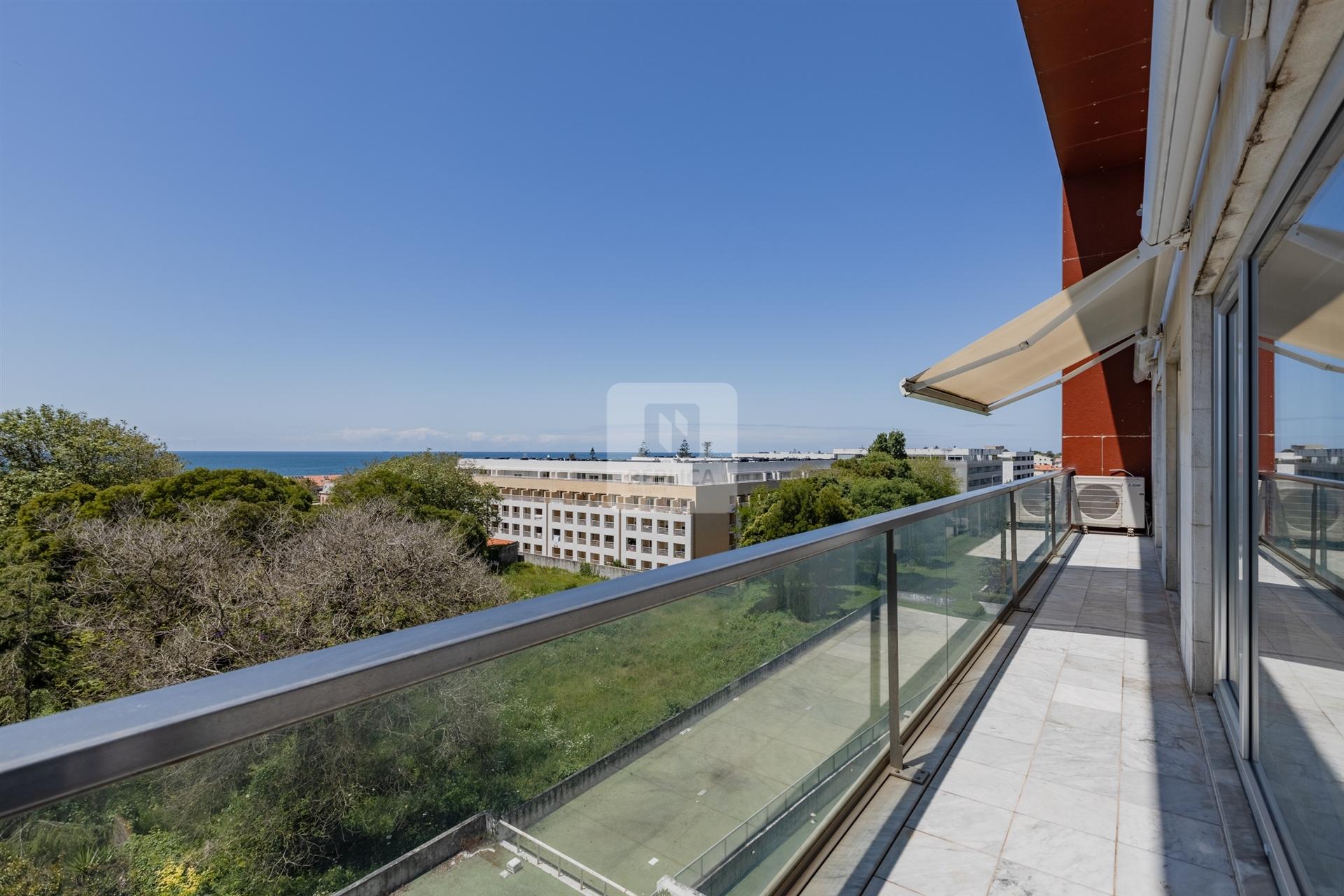 Apartamento T3 com Varanda e Vista de Mar em Arcozelo (Granja)