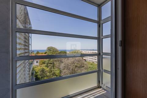 Apartamento T3 com Varanda e Vista de Mar em Arcozelo (Granja)