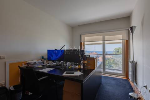 Apartamento T3 com Varanda e Vista de Mar em Arcozelo (Granja)