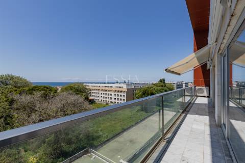 Apartamento T3 com Varanda e Vista de Mar em Arcozelo (Granja)