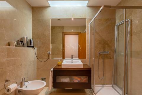 Apartamento T3 com Varanda e Vista de Mar em Arcozelo (Granja)