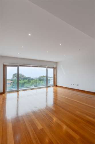 Apartamento T3 com Varanda e Vista de Mar em Arcozelo (Granja)