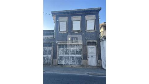 Moradia para Reabilitação para Indústria ou Habitação na Maia